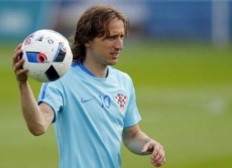 帕帕尼古拉乌：字母哥是世界上最好的球员 他是一个出色的领袖