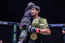 自由式滑雪世界杯阿拉木图站：王心迪夺冠 徐梦桃摘银